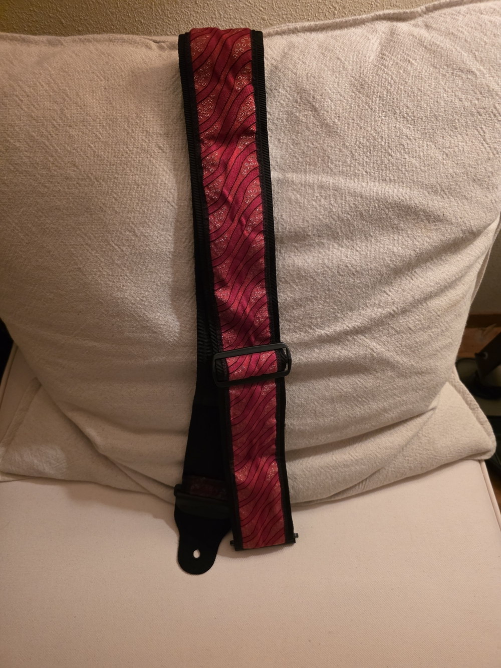 Red Patterned Guitar/ Mandoline Strap - Picture 3 of 5